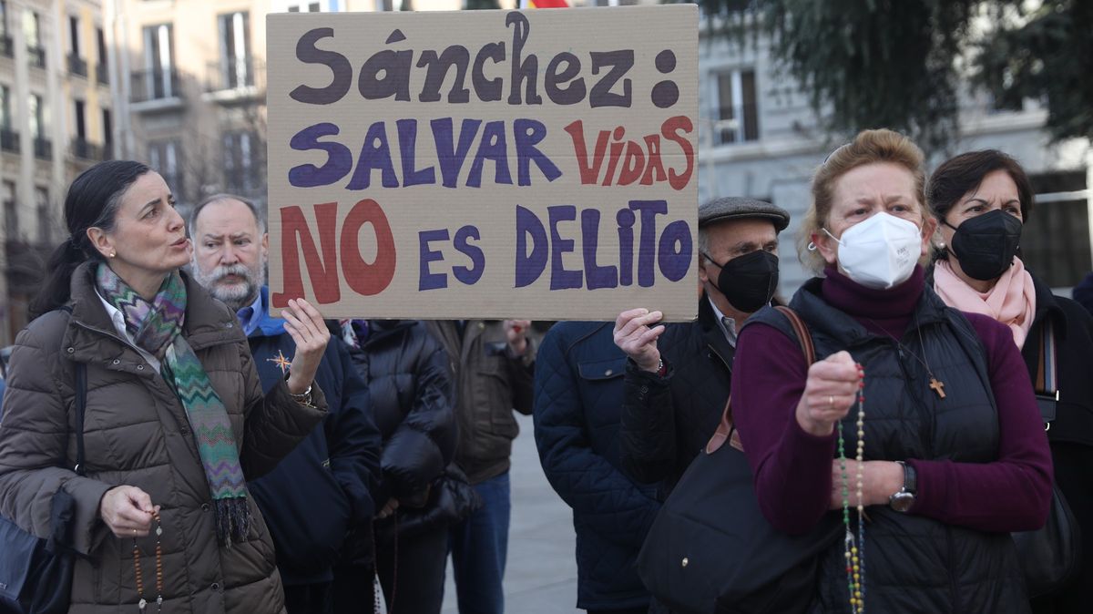 Španělsko chce více chránit ženy mířící na potrat. Protesty před klinikami budou trestné